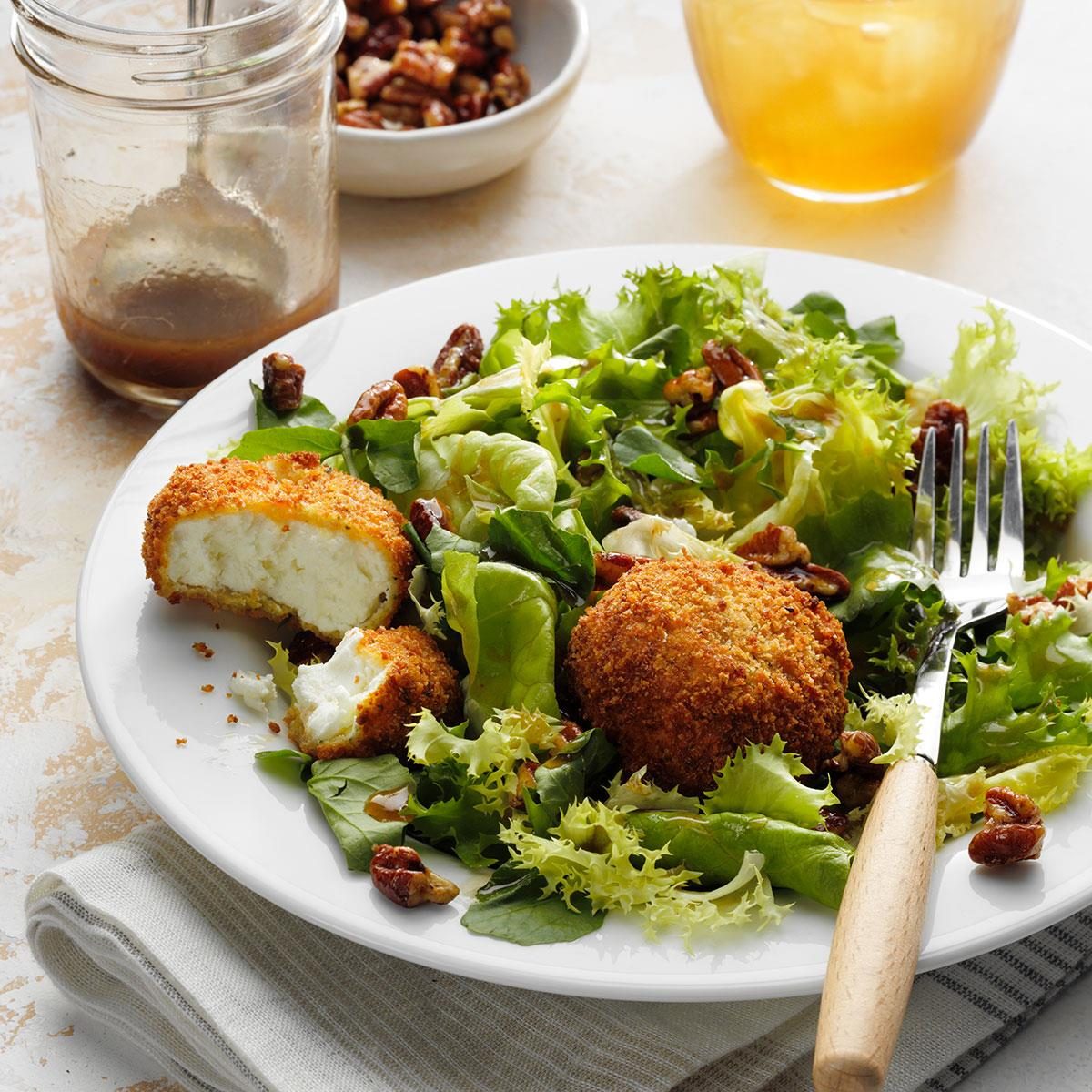 Honey Pecan Goat Cheese Salad Exps Tohca23 120588 P2 Md 01 19 5b