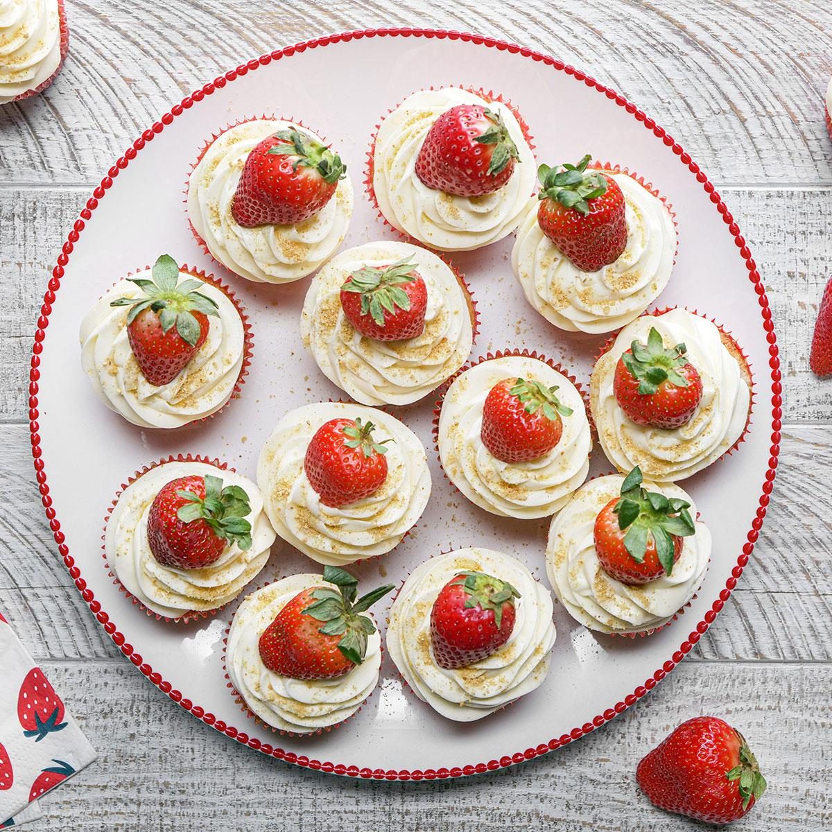 Strawberry Cheesecake Cupcakes Exps Thvp24 143542 Mr 02 21 2