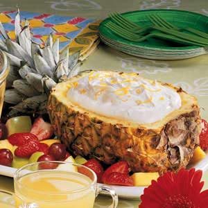 Pineapple Boat with Fluffy Fruit Dip