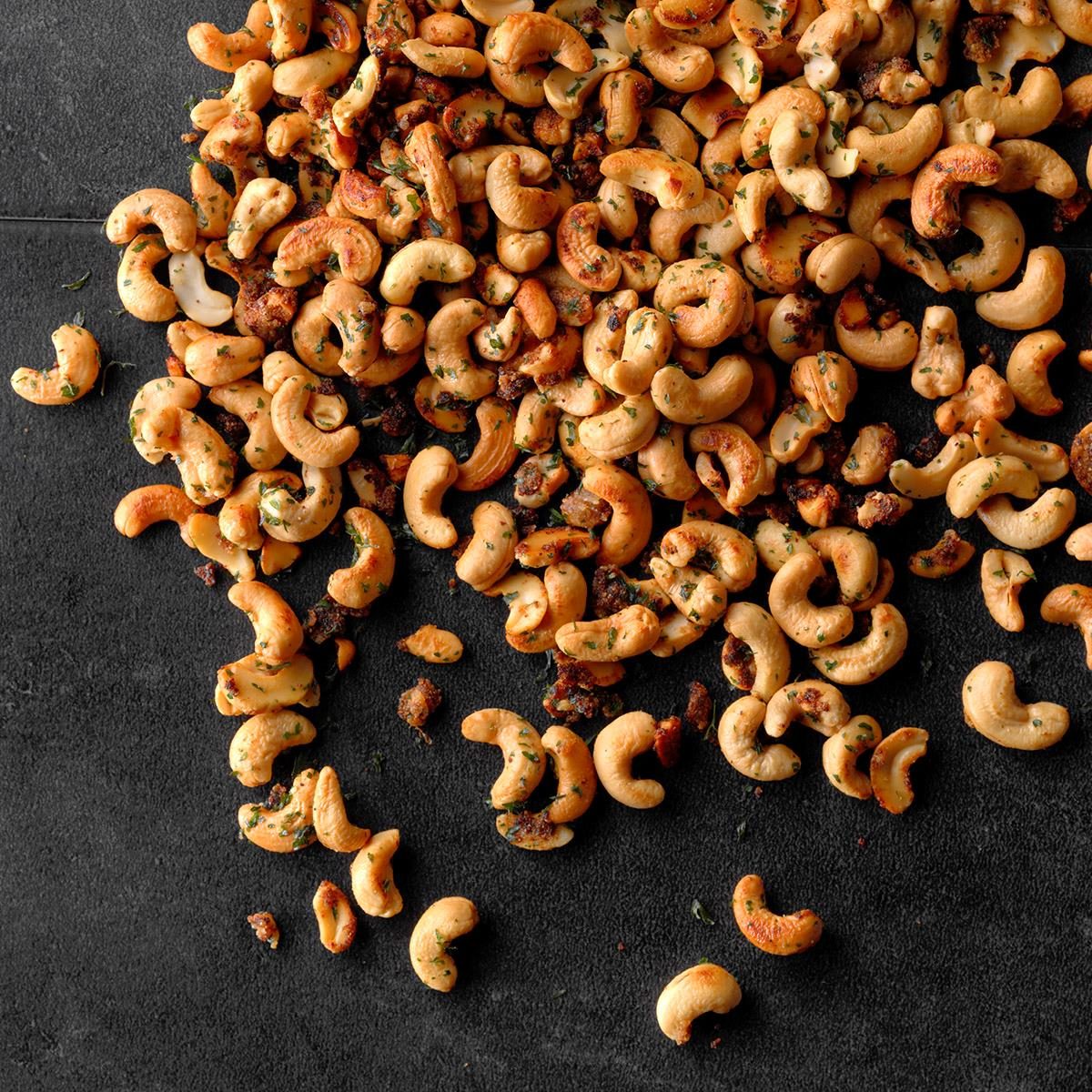 pile of roasted cashews