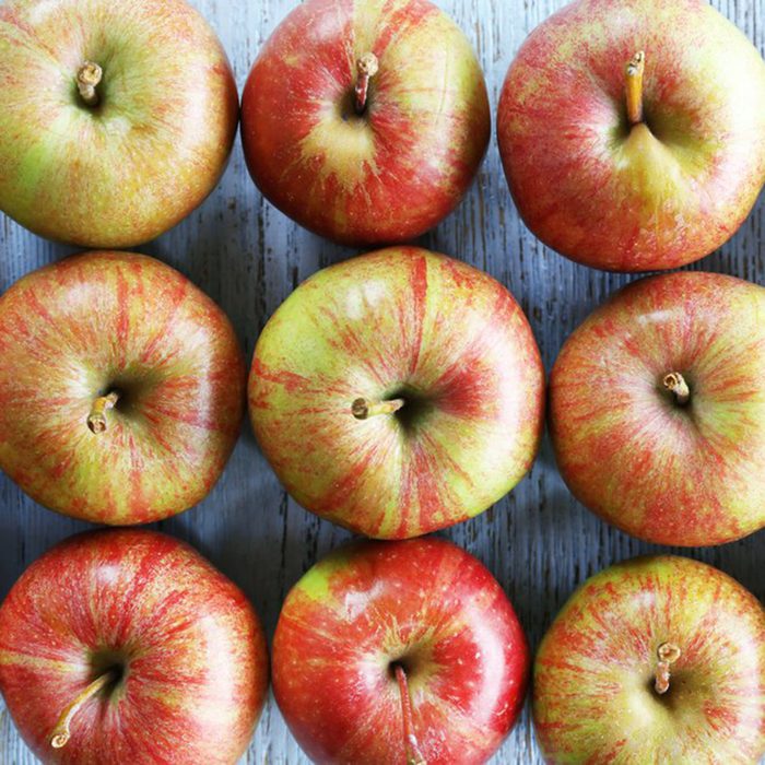 Apples lined up