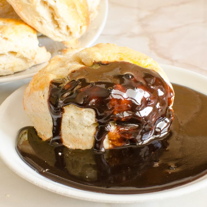 Scones with chocolate gravy