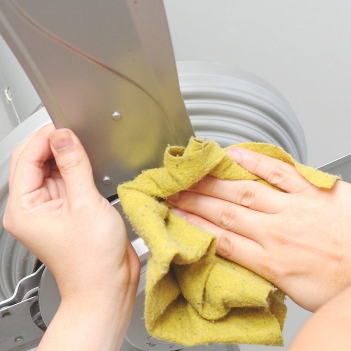 Cleaning ceiling fan