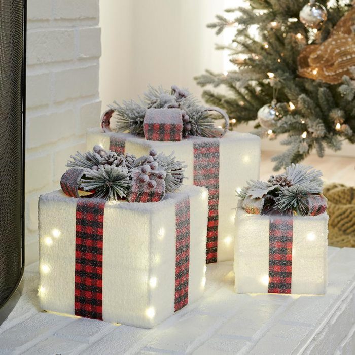 17 Chic Outdoor Christmas Decorations