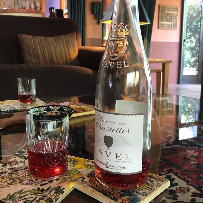 Reserve des Chastelles Rosé bottle and glasses
