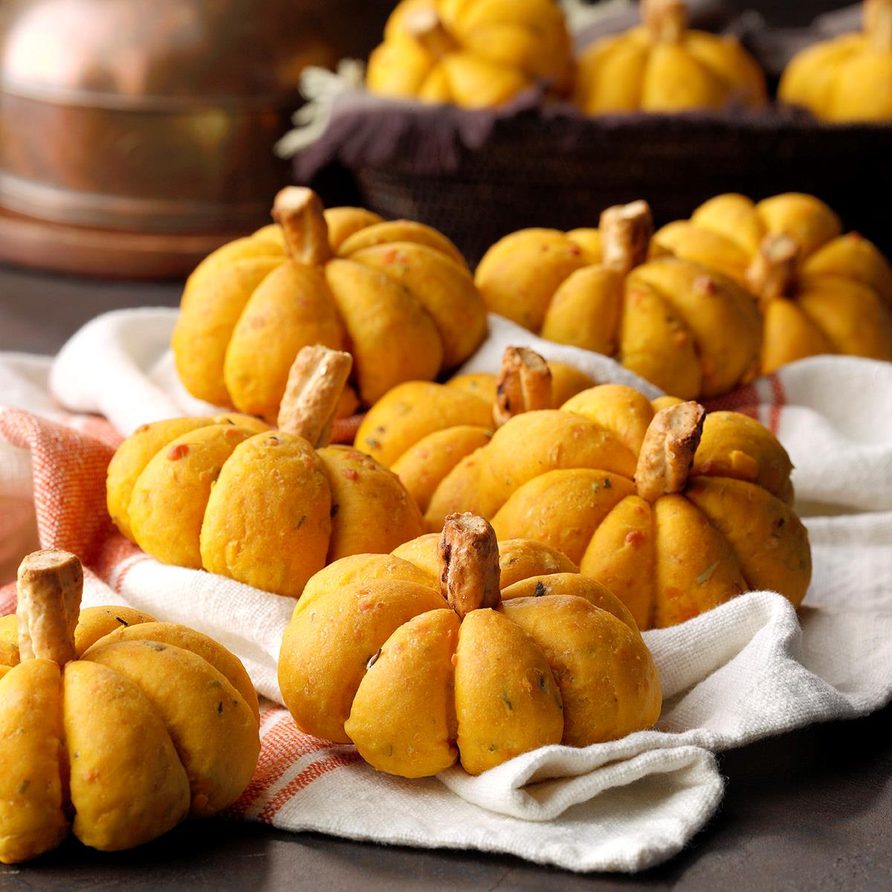 Pumpkin-Shaped Rolls