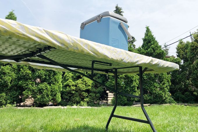 You Can Use a Twin Fitted Sheet as a Tablecloth and It’s a Genius Party Hack