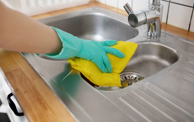 How to Clean a Kitchen Sink