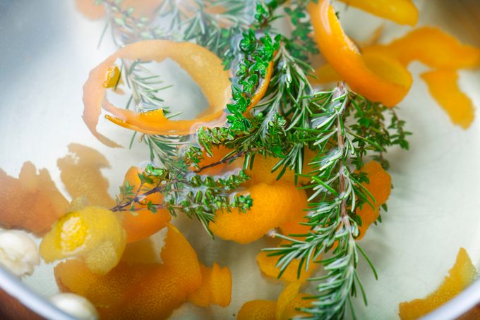 4 Simmer Pot Recipes That’ll Make Your Home Smell Heavenly