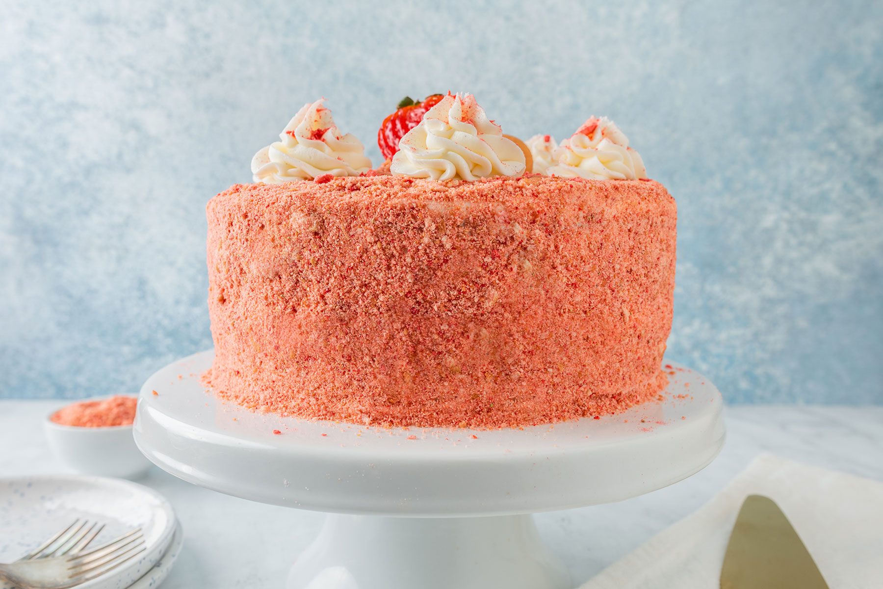 cake on cake stand