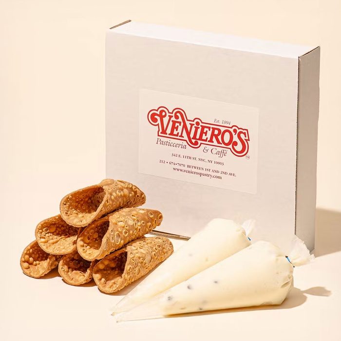 Venieros Cannolis