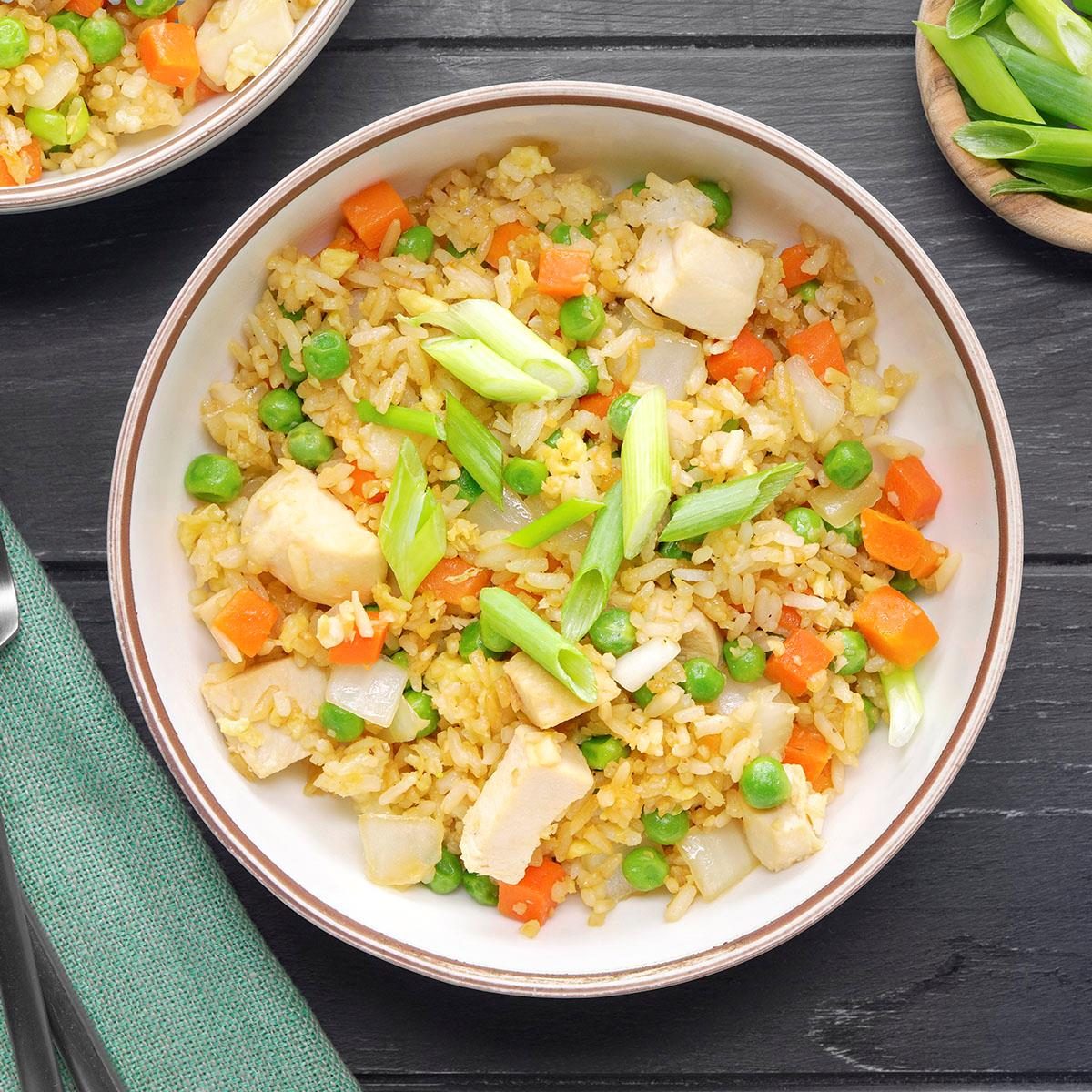 Flavorful Chicken Fried Rice Exps Tohvp24 278443 Mf 11 06 1
