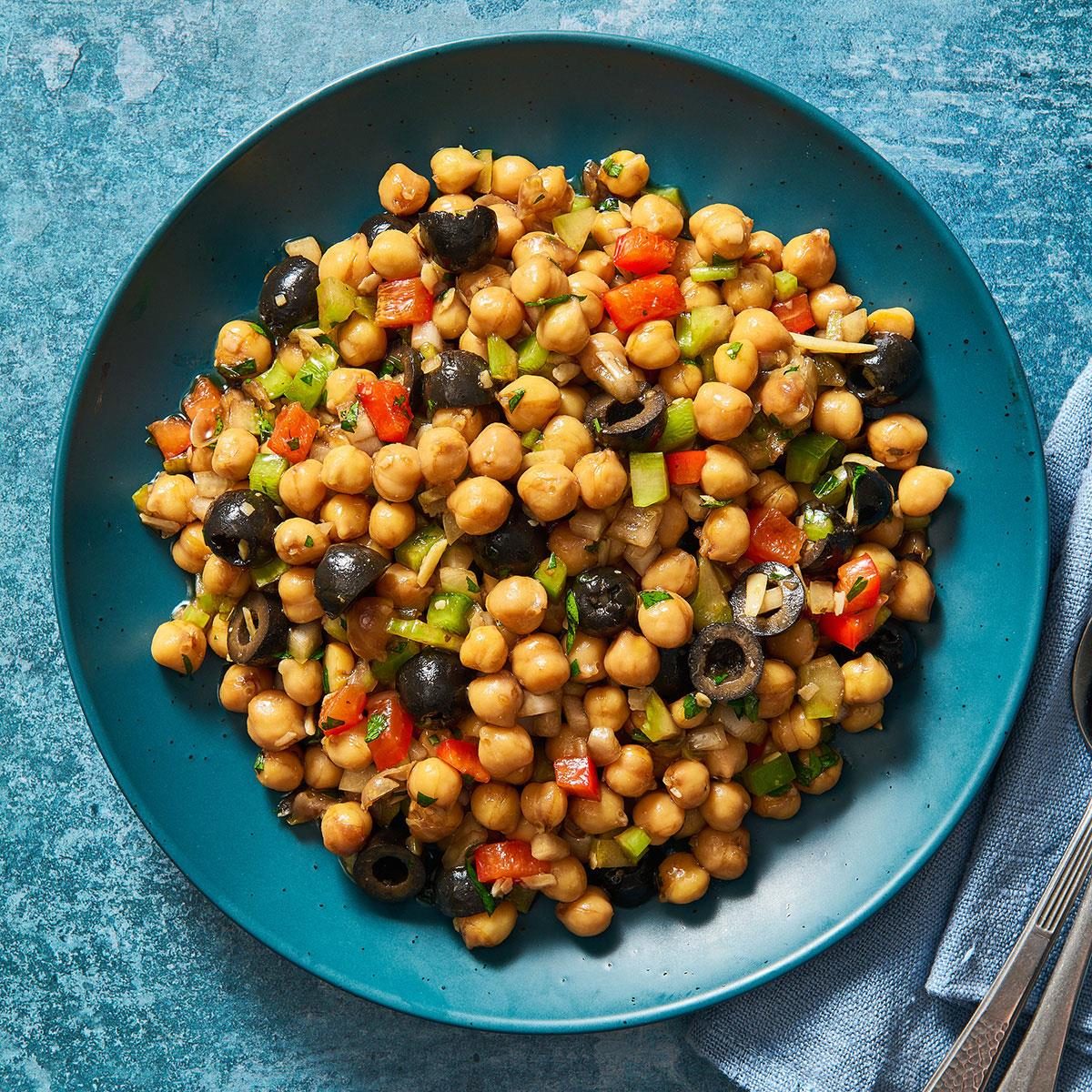 Mediterranean Chickpea Salad Exps Tohd24 28676 Juliahartbeck 4