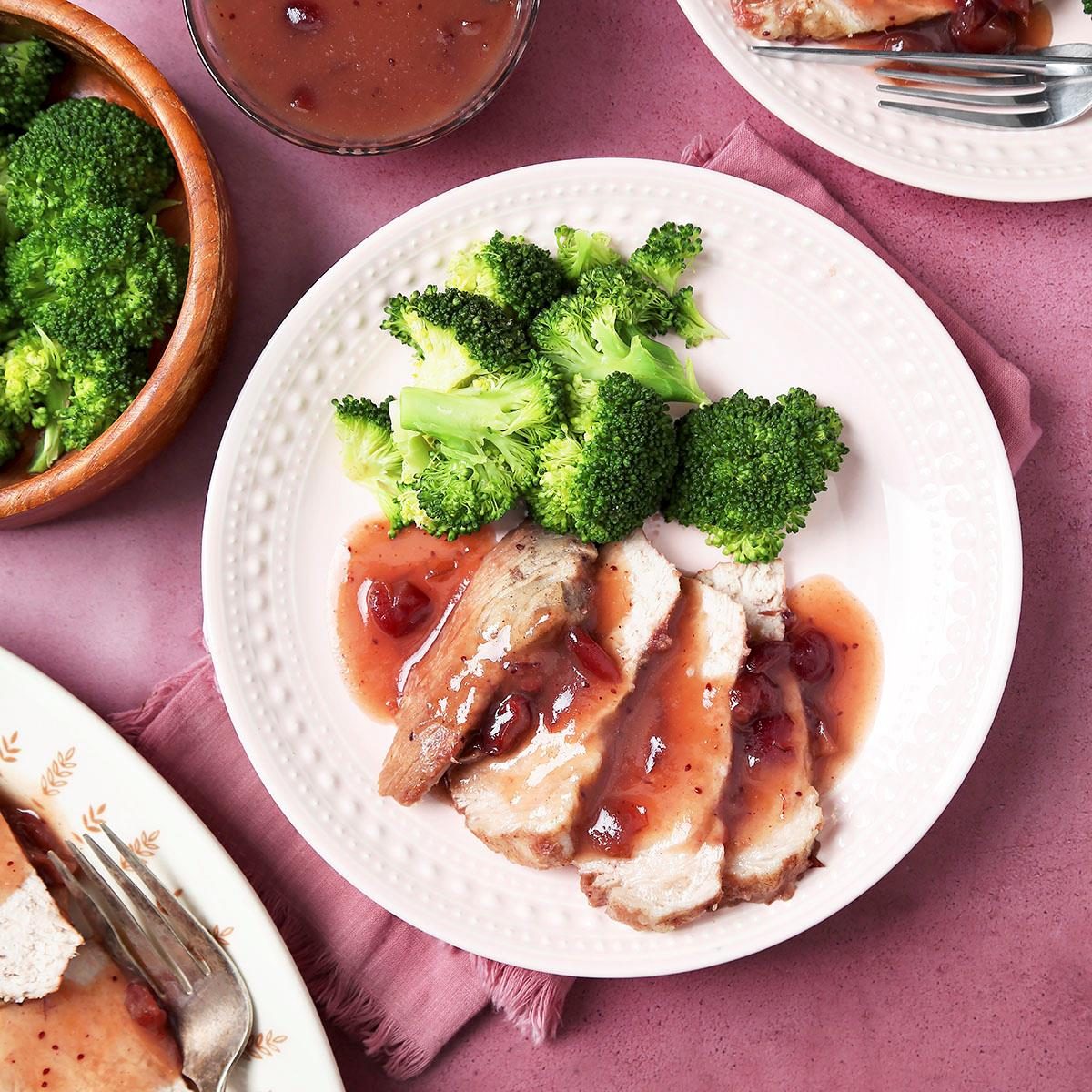 Cranberry Pork Tenderloin Exps Tohd24 29223 Jonathanmelendez 05