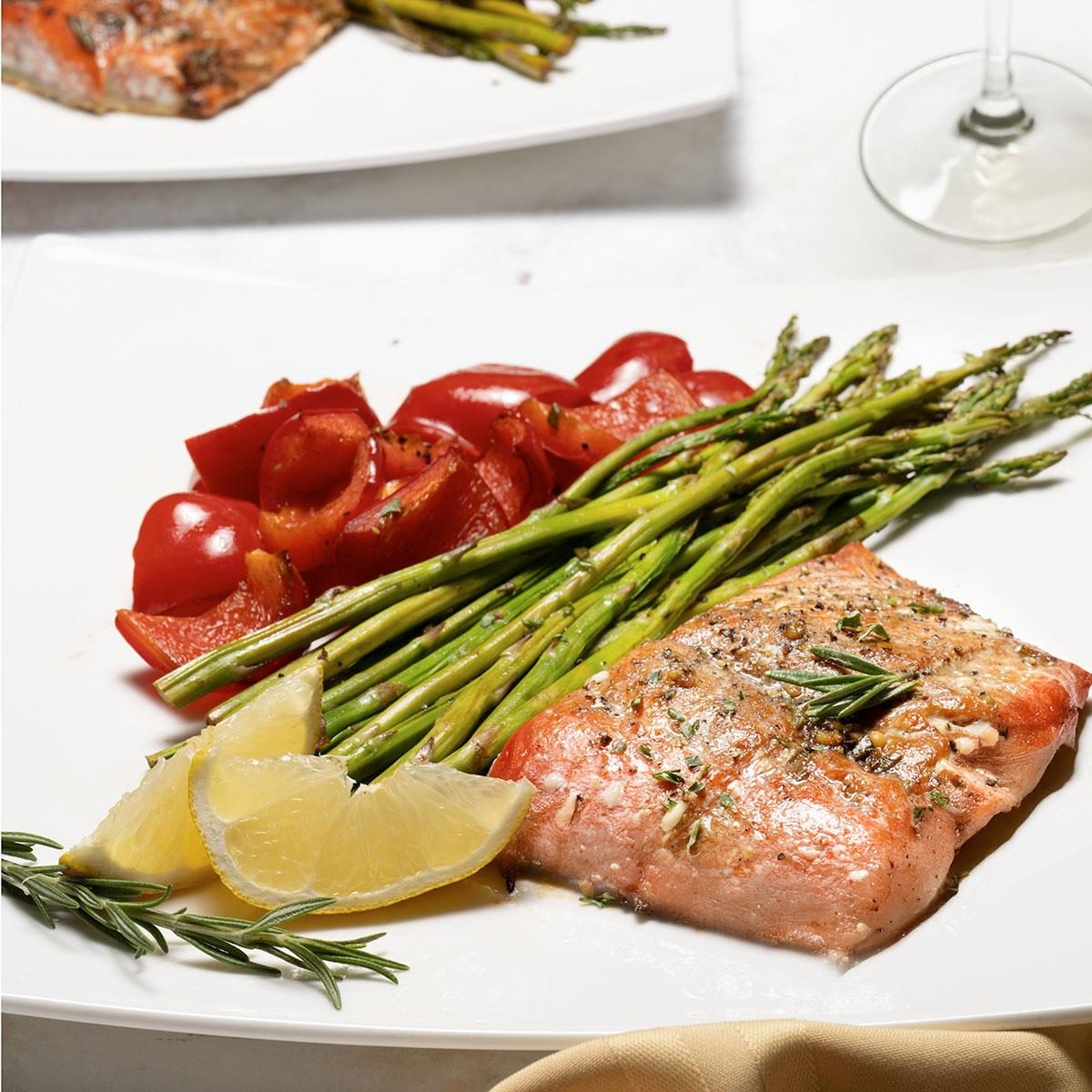Rosemary Salmon And Veggies Exps Tohd24 245937 Orlycatz 07