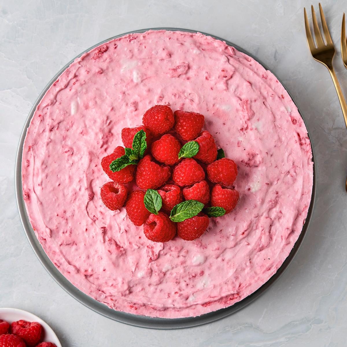 Creamy Raspberry Dessert Exps Tohd25 232 Christinema 1