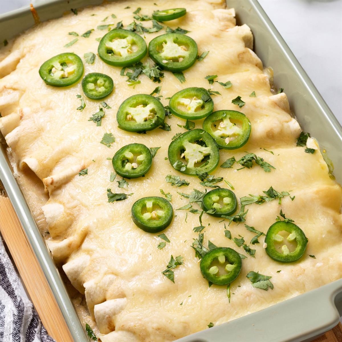 White Chicken Enchiladas Exps Tohd24 29317 Abbeylittlejohn 09